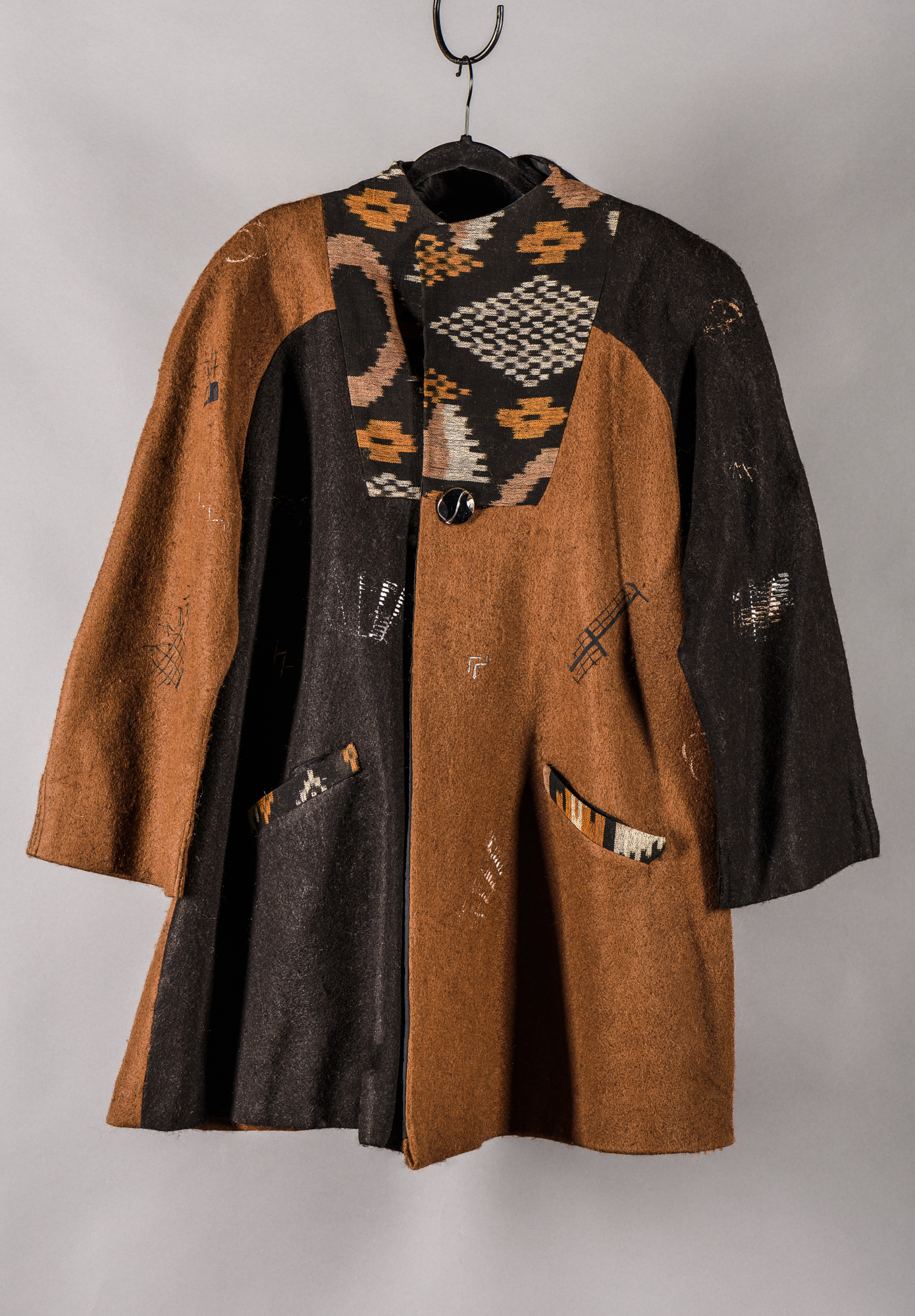 Black and chestnut Duster Front